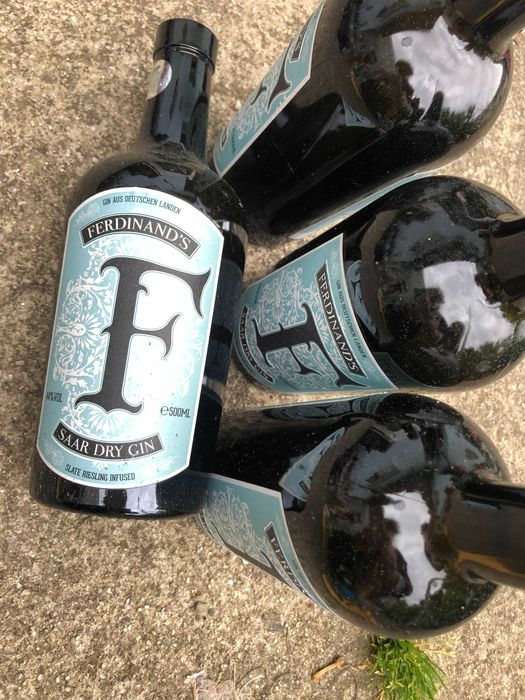 Garrafas vazias de bebidas alcoólicas para recuperação