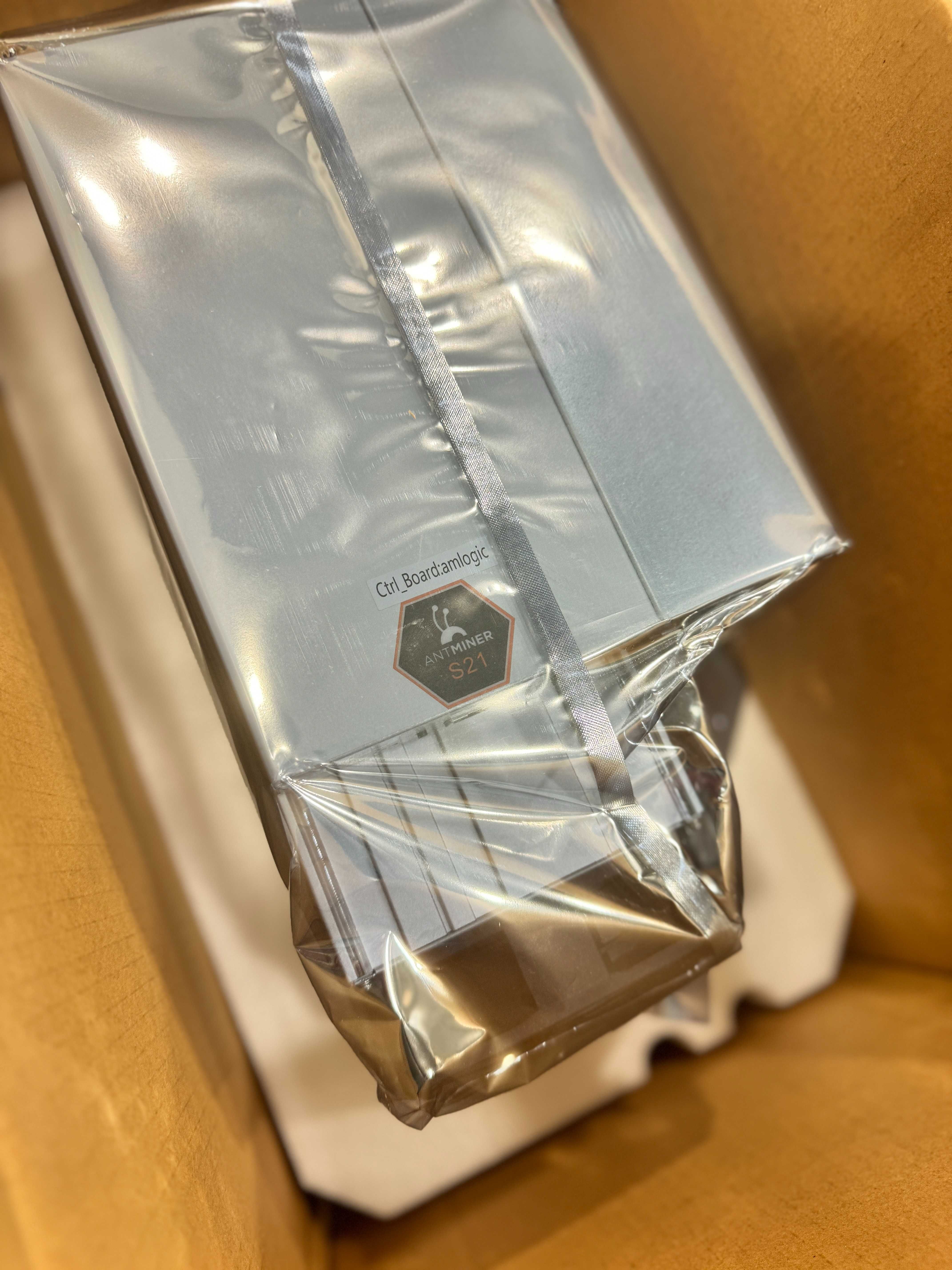 НАЯВНІСТЬ! NEW Asic Antminer S21 200 Th Zynq, Майнер + Гарантія