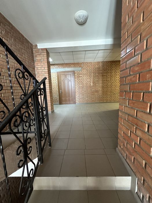 Продаж приміщення в новобудові з окремим входом центр міста 85 метрів