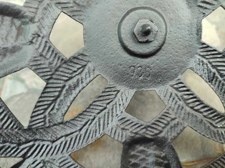 Secesyjny żeliwny stojak pod choinkę,gwiazdki