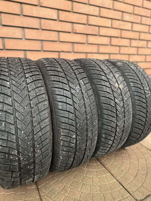 Ідеал‼️Зимові шини 205/55/R17 Vredestein