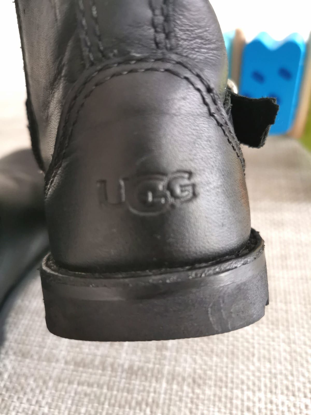 Ugg Australia Harwell cudne kozaczki ze skóry naturalnej