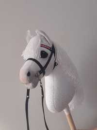 Hobby horse siwy w hreczce