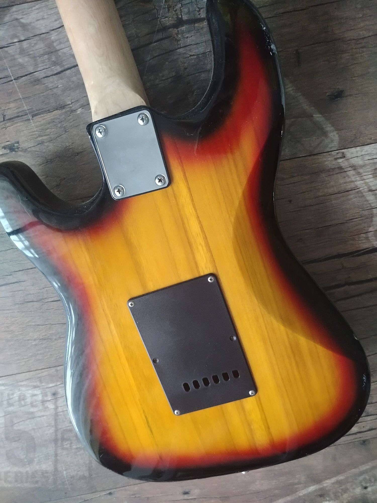 Gitara Stratocaster uszkodzona na części