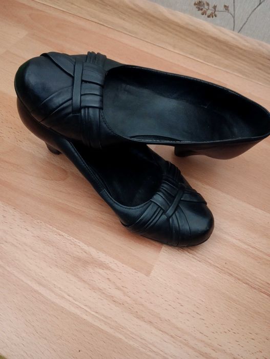 Шкіряні жіночі туфлі