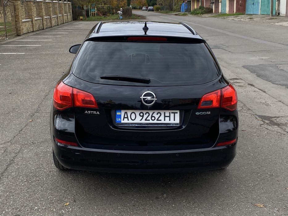 Продаю Opel Astra J 2011 рік