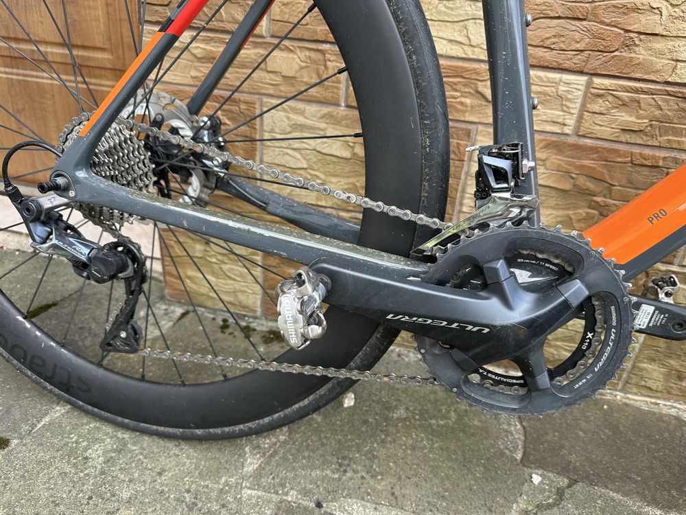 Rower Cube Cross Race full carbon, ultegra, parcours strade