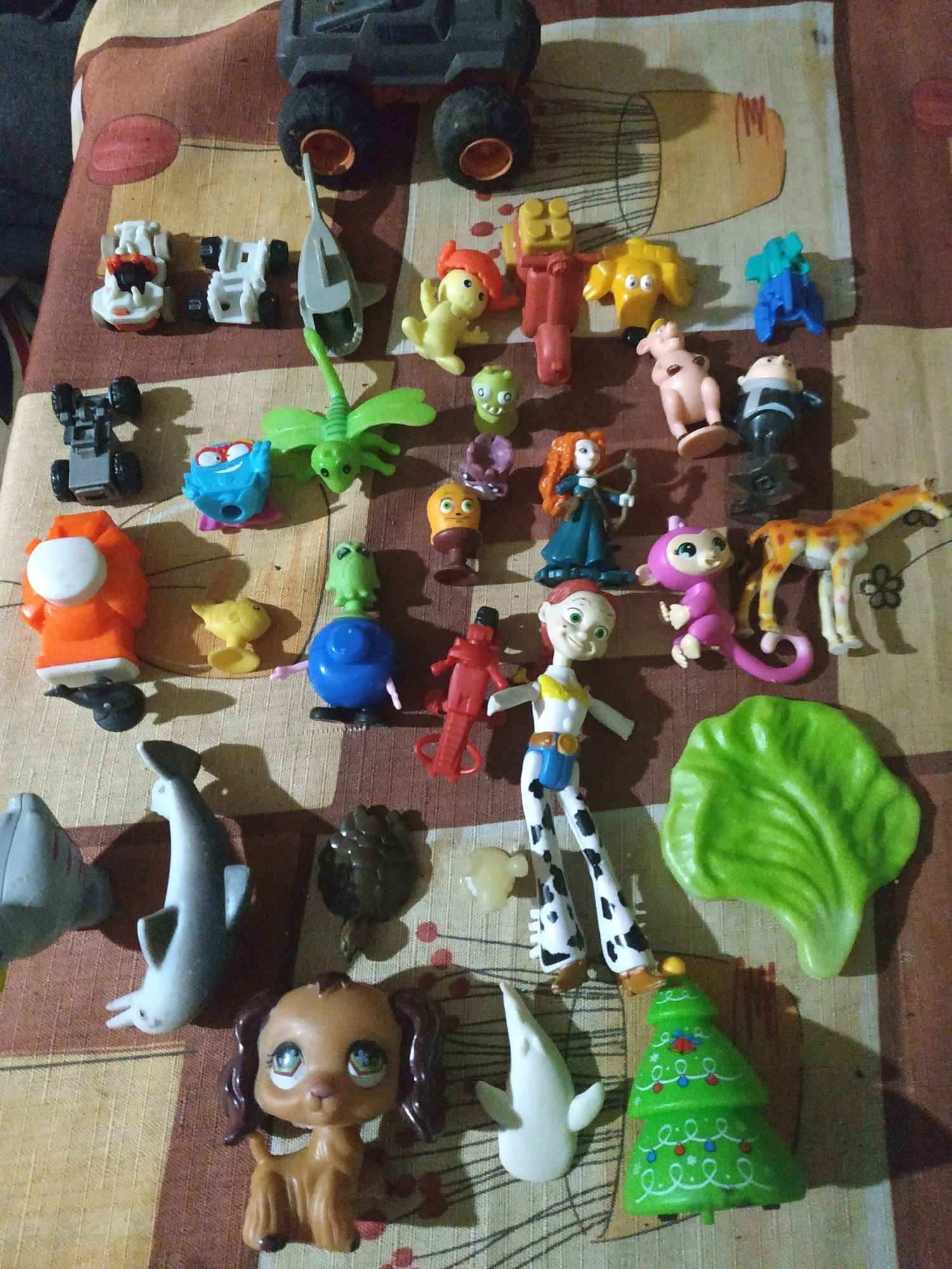 Іграшки, фігурки з кіндерів і інші