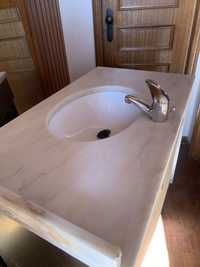 Móvel de quarto de banho (Bancada em pedra + lavatorio Roca)