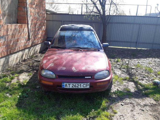 Срочно продаю Mazda 121