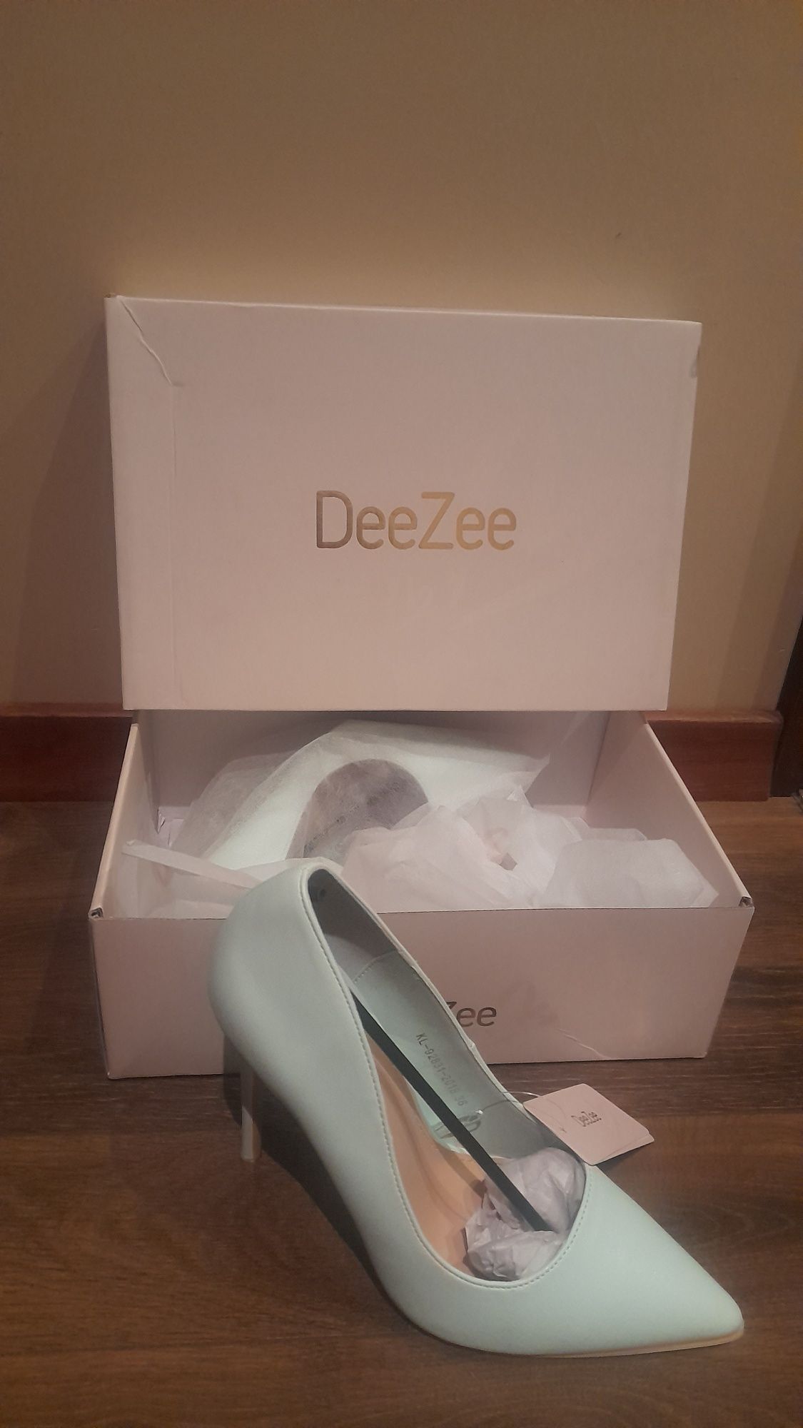 Szpilki miętowe DeeZee