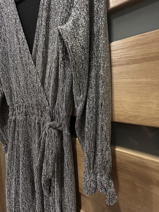 Sprzedam piękną sukienkę Srebrną