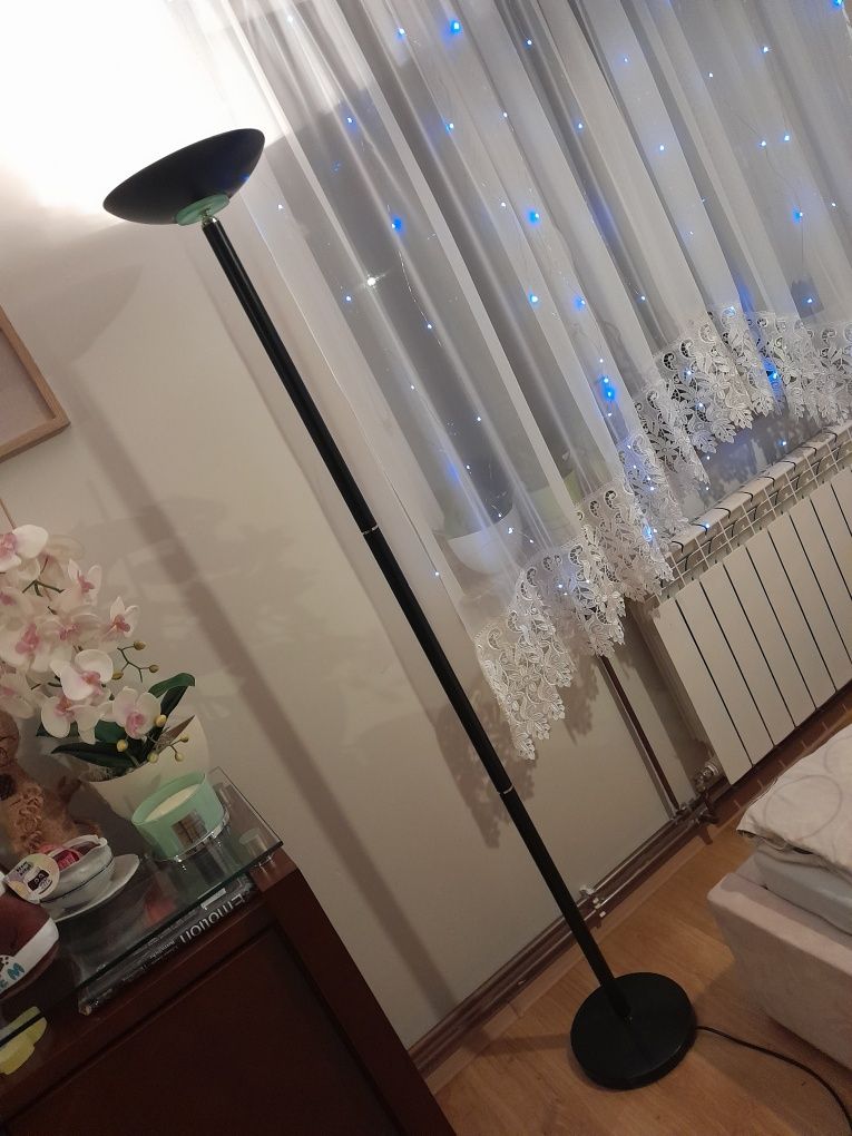 Lampa podłogowa czarna