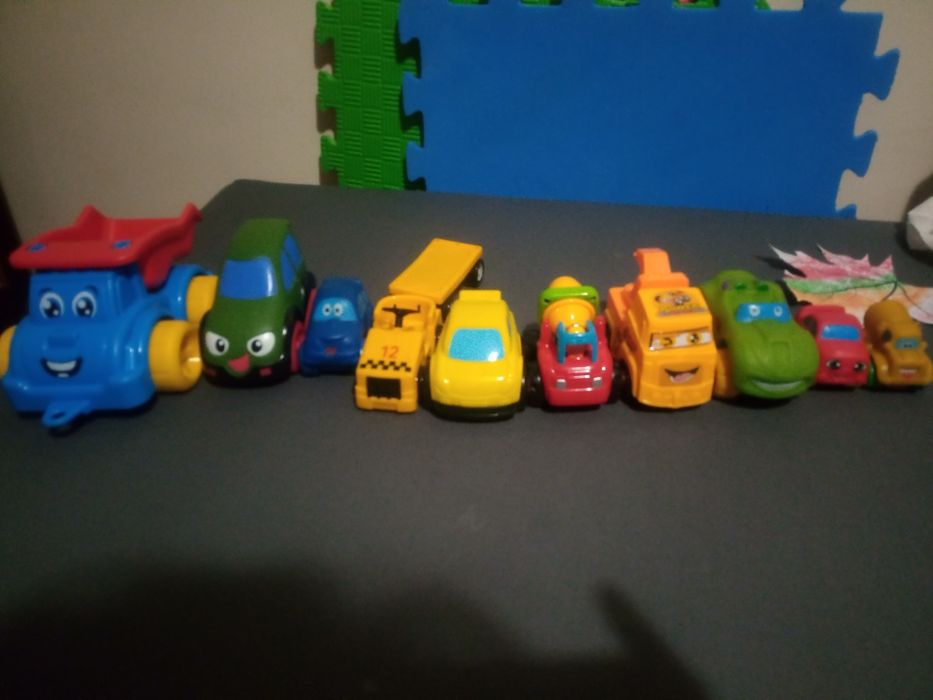 Машинки для найменших машинка пластмасова дитяча