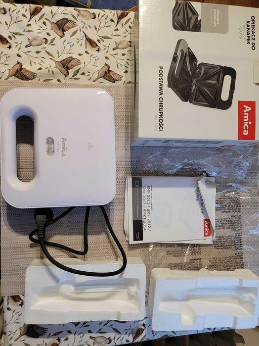 Opiekacz do kanapek Amica SMK 750w
