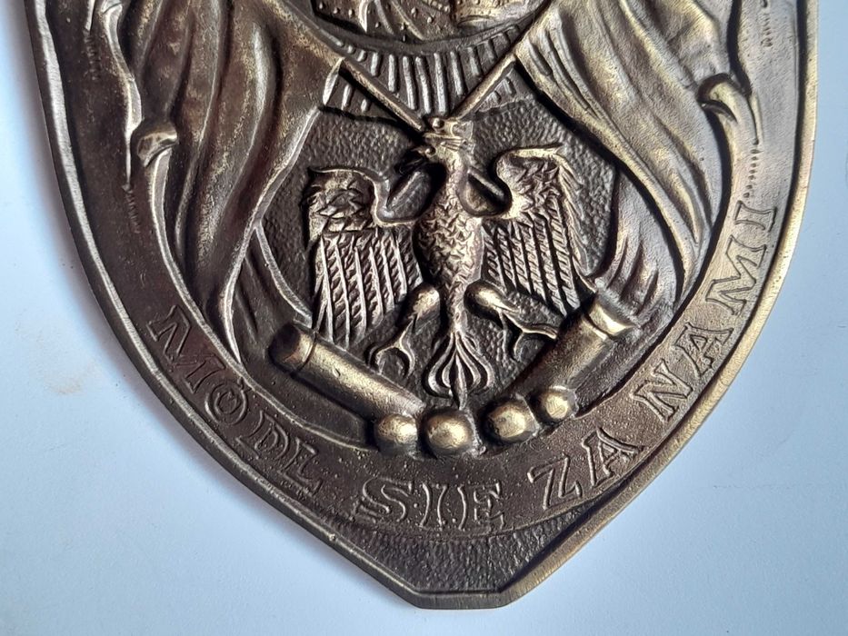 Ryngraf z Matką Boską, orłem, sztandarami i armatami (mosiądz)