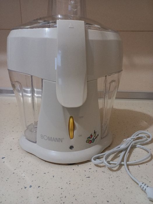 Соковыжималка  на подарок за пол-цены.