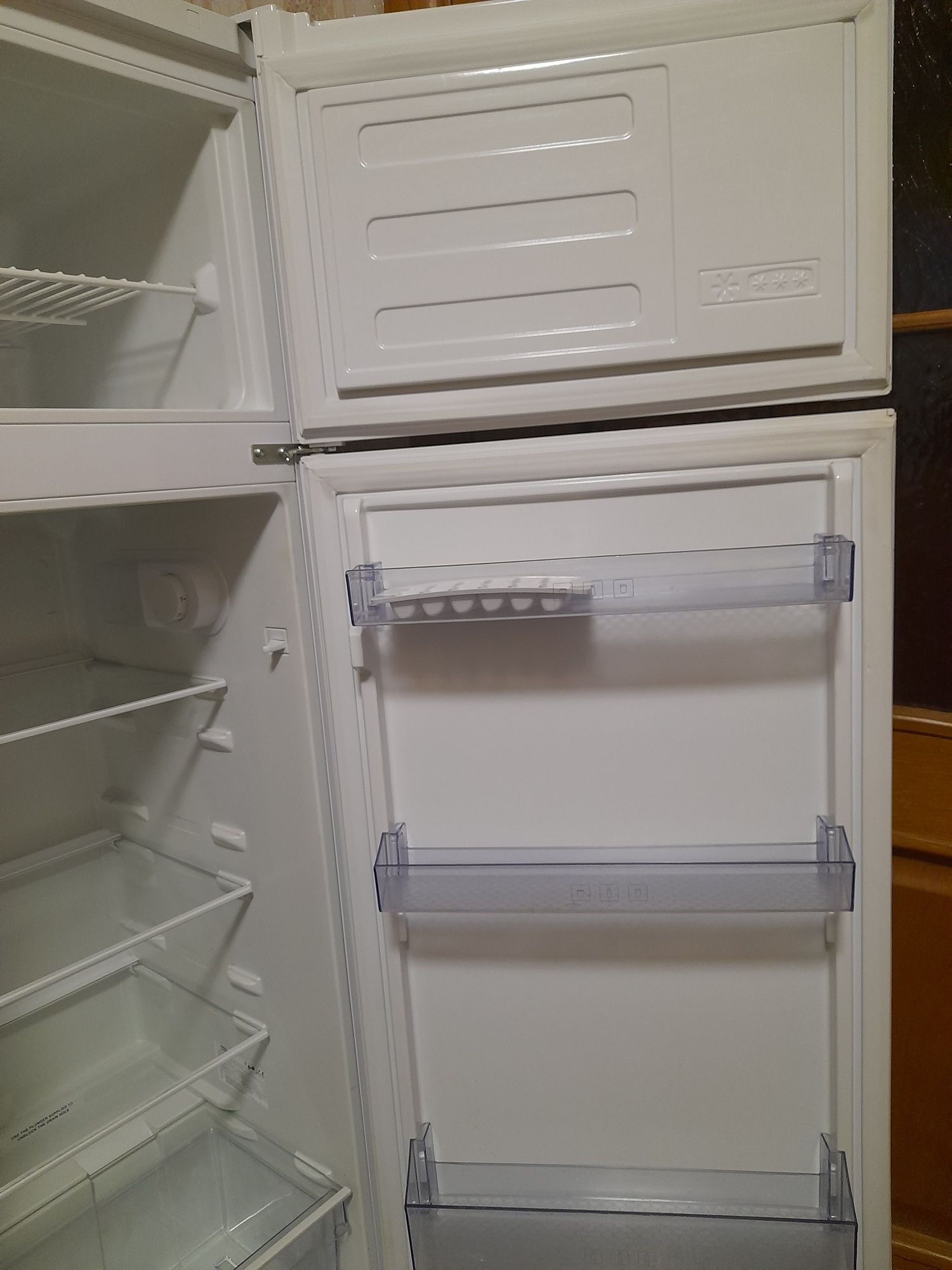 Продам холодильник "ВЕКО" в новому стані
