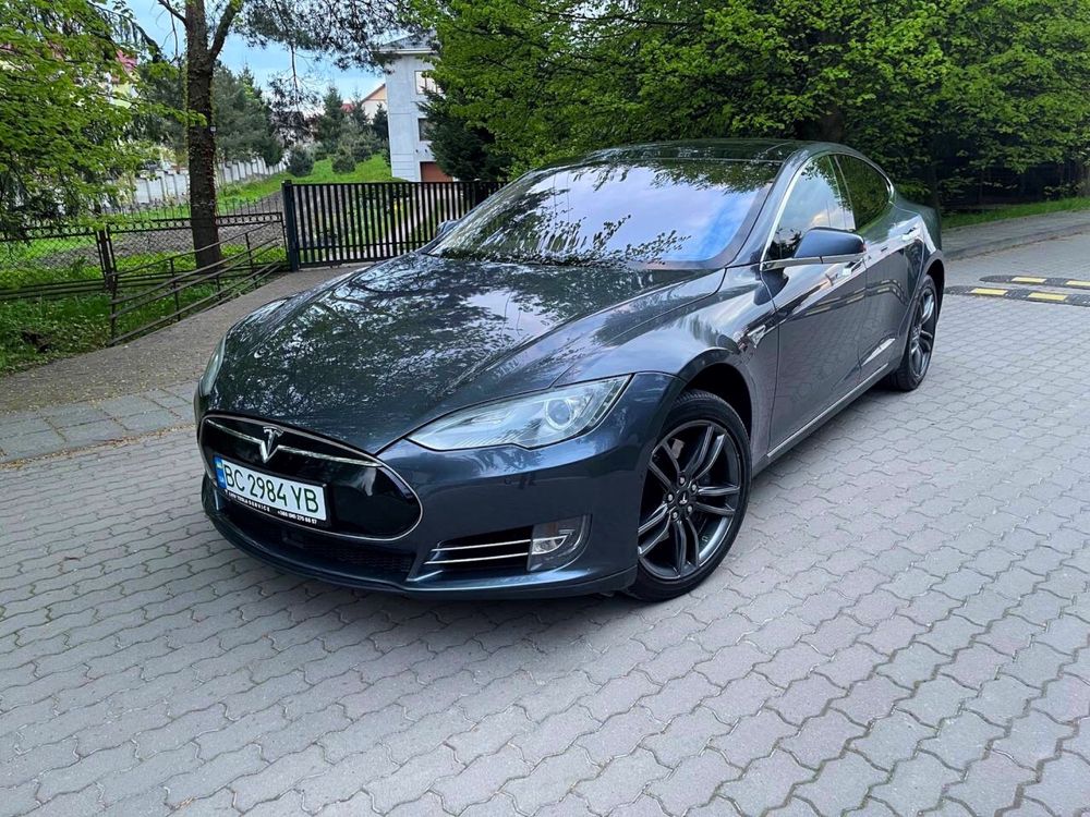 Tesla Model S 09.2014