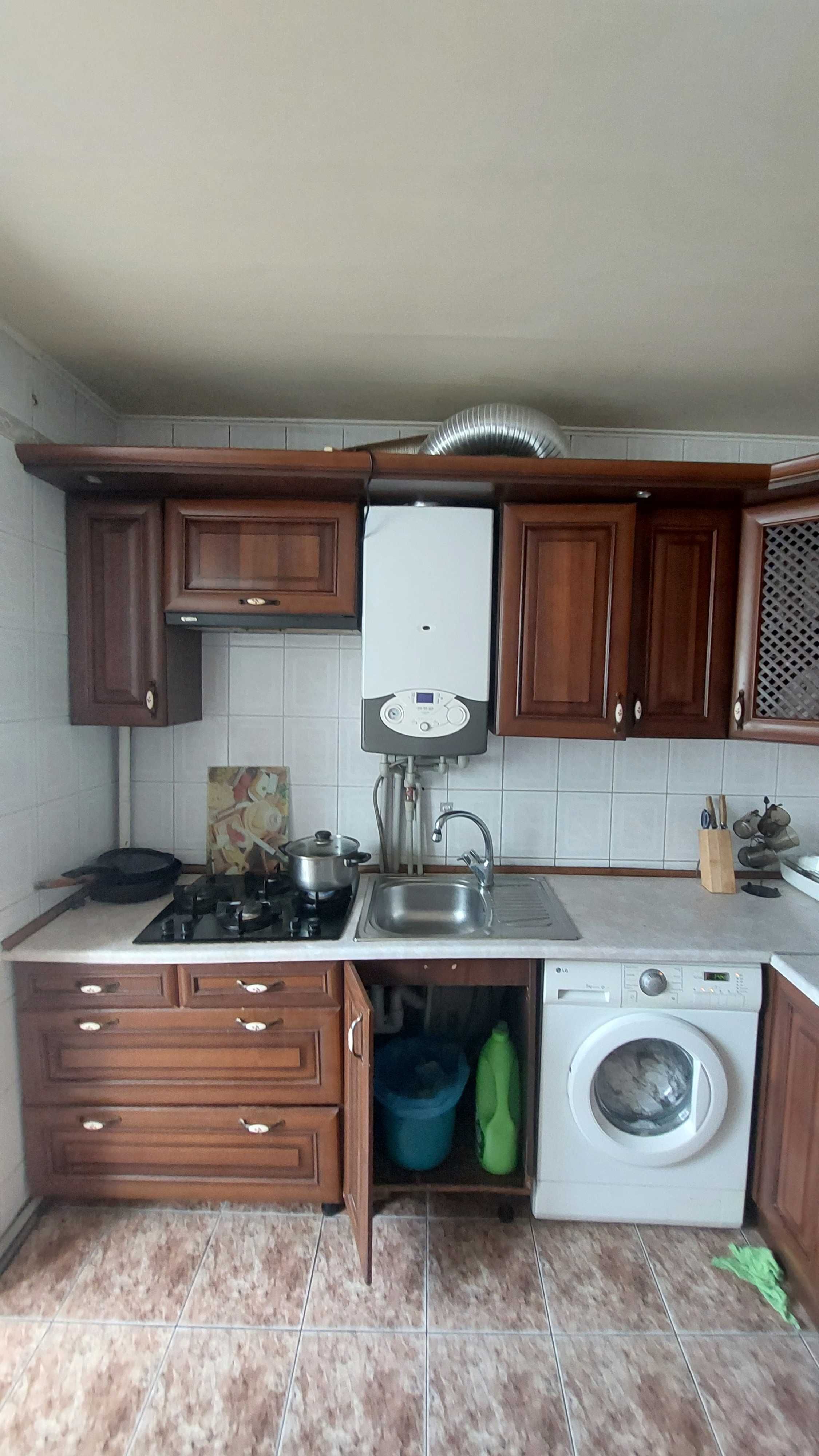 Кухня кутова Стінка у кухню