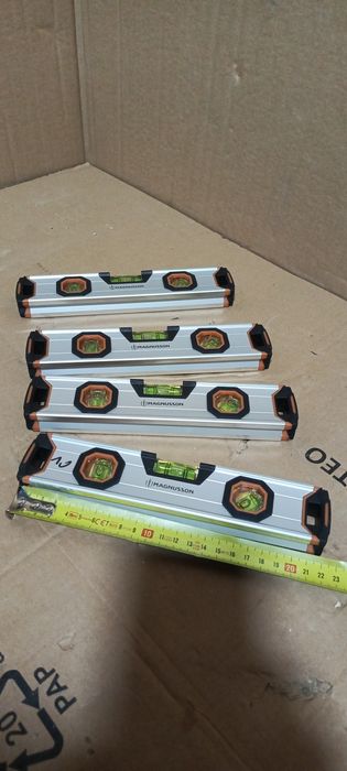 Poziomica magnetyczna 22 cm