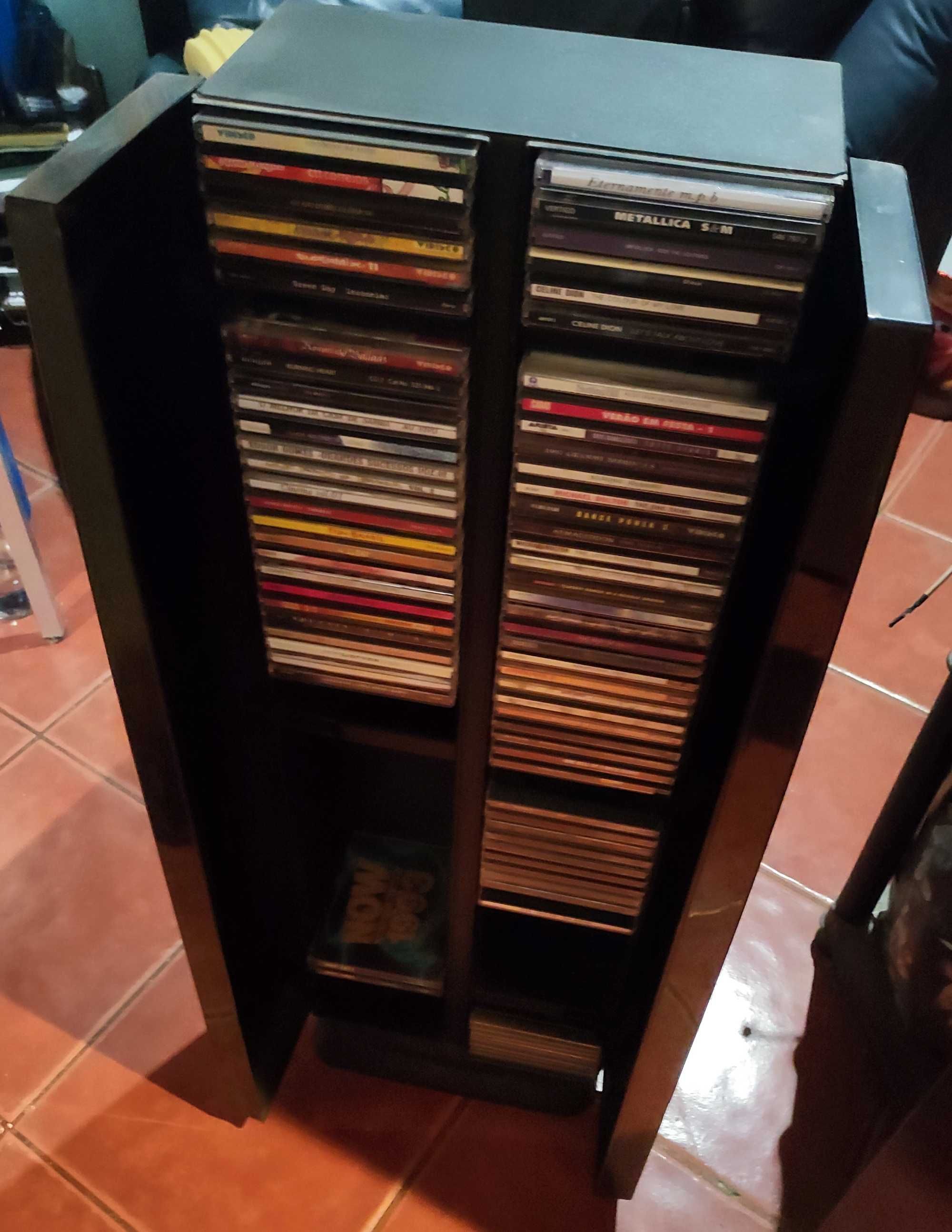 Torre para CDs com muitos CDs incluidos (ver fotos)