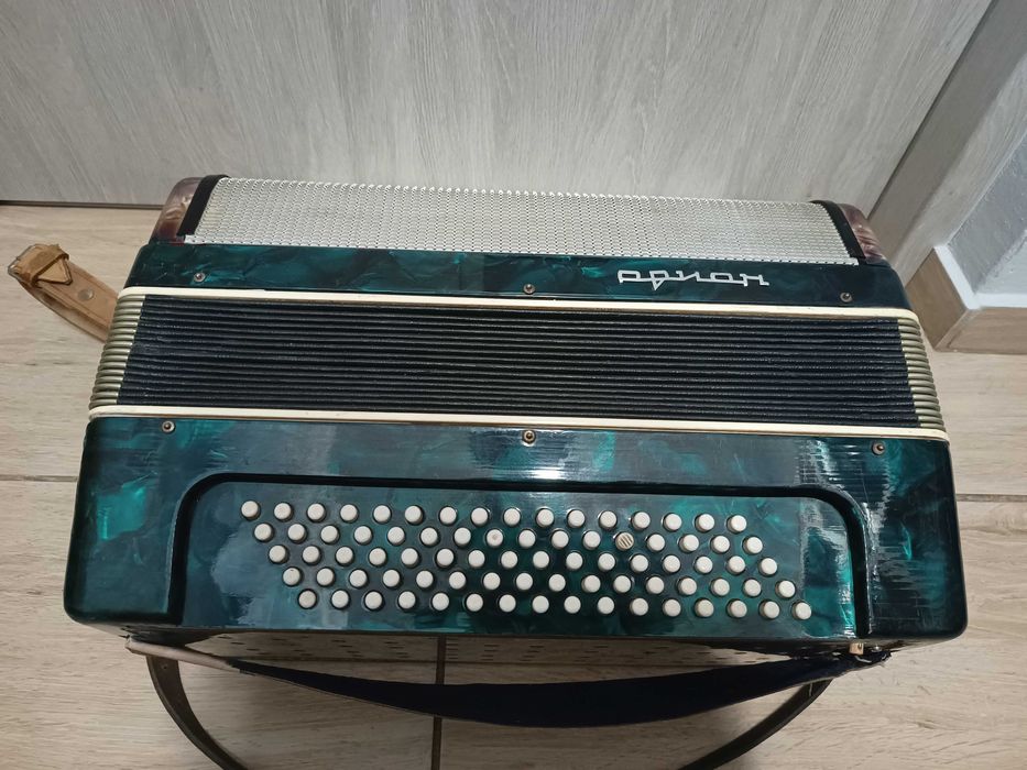 Radziecki akordeon Orion 80 basów sprawny instrument z PRL