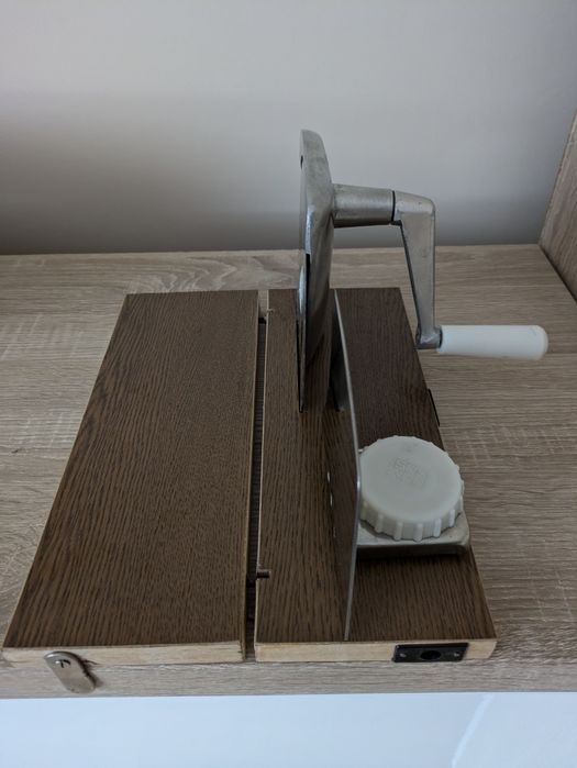 Maszynka krajalnica ręczna do chleba