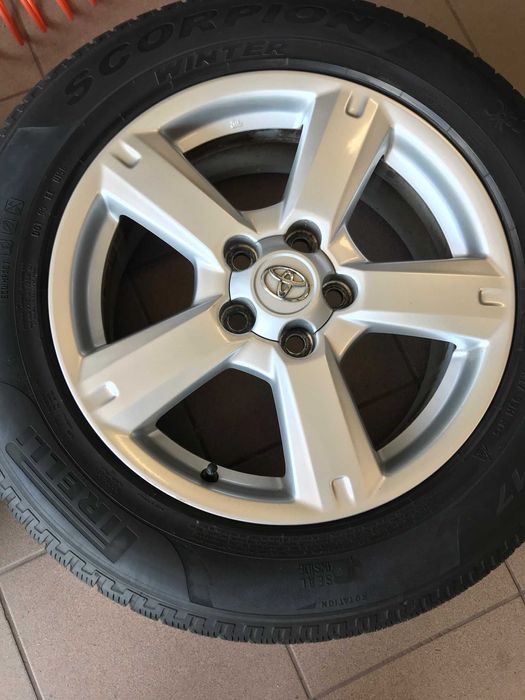 Sprzedam koła Rav 4 zimowe 215/65/17 5x114,3