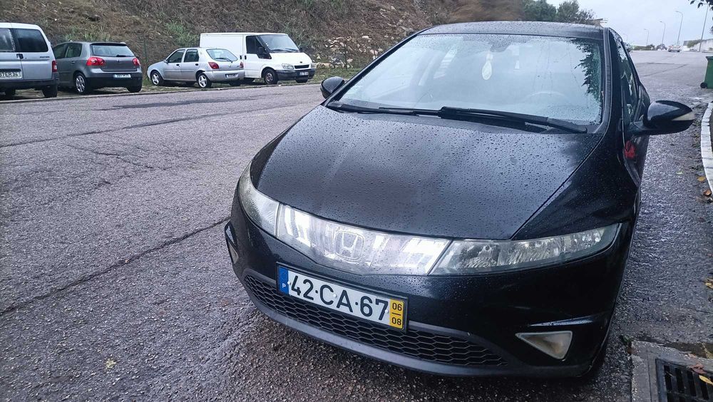 Carro usado em estado razoável