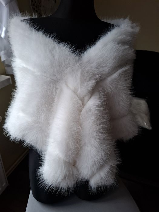 Sprzedam śliczną narzutkę ślubną