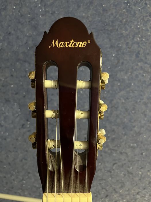 Продам гітару Maxtone