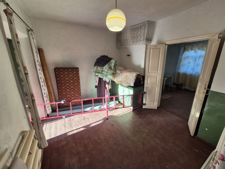 Продам пів Будинку.Школьний 52 кв.м окреме подвірʼя