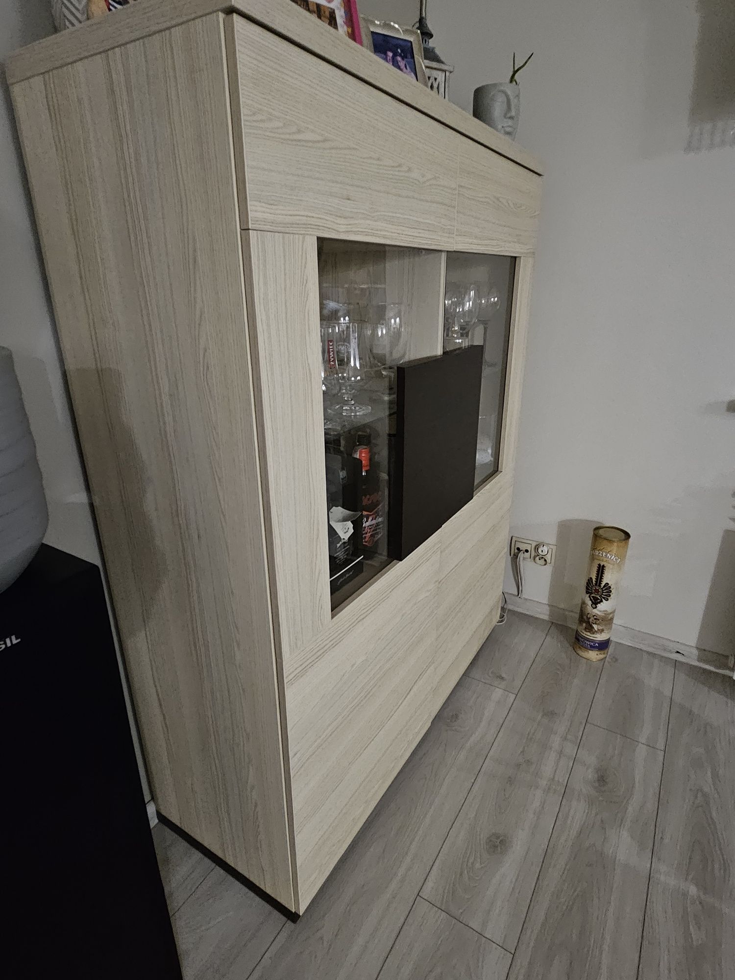 Witryna do salonu