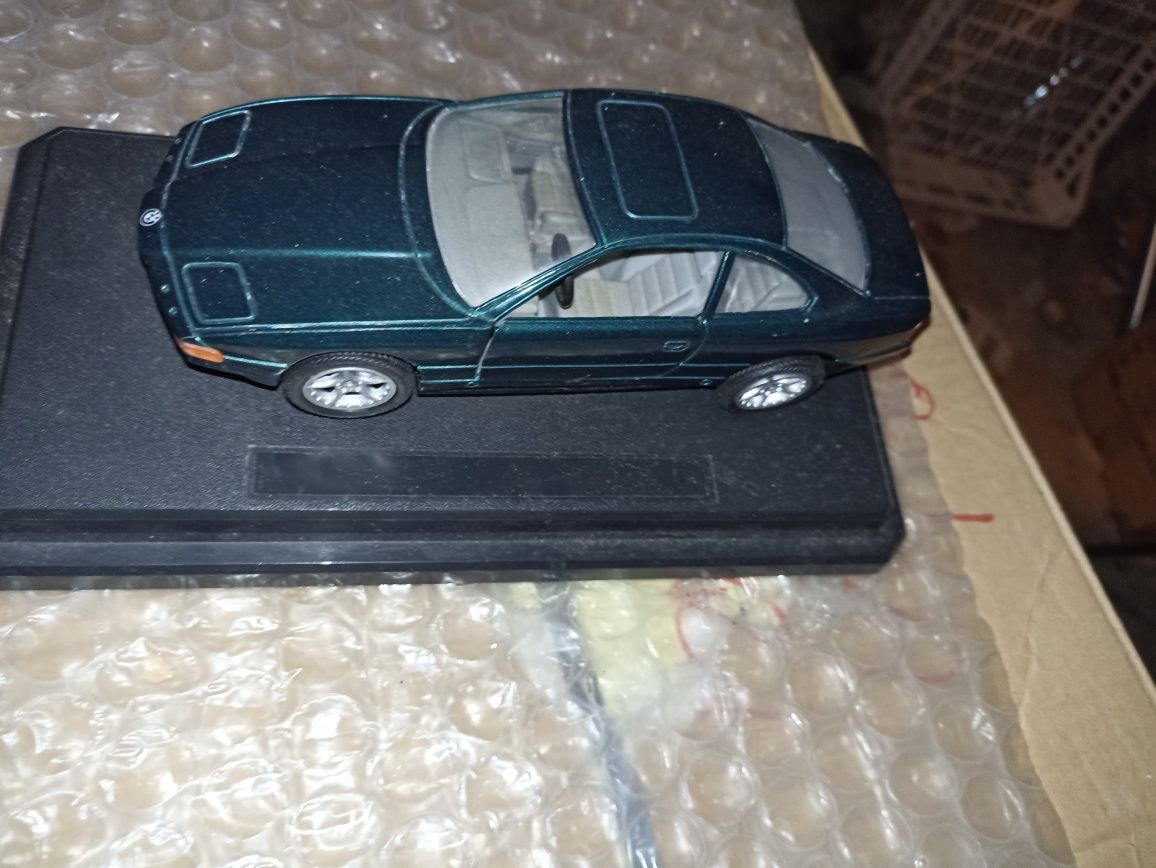 Stary vintage Model BMW 850i skala 1:24