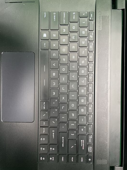 MSI MS-16V1 – i9-10980HK / RTX 2070 Super Max-Q / 240Hz / 1TB SSD