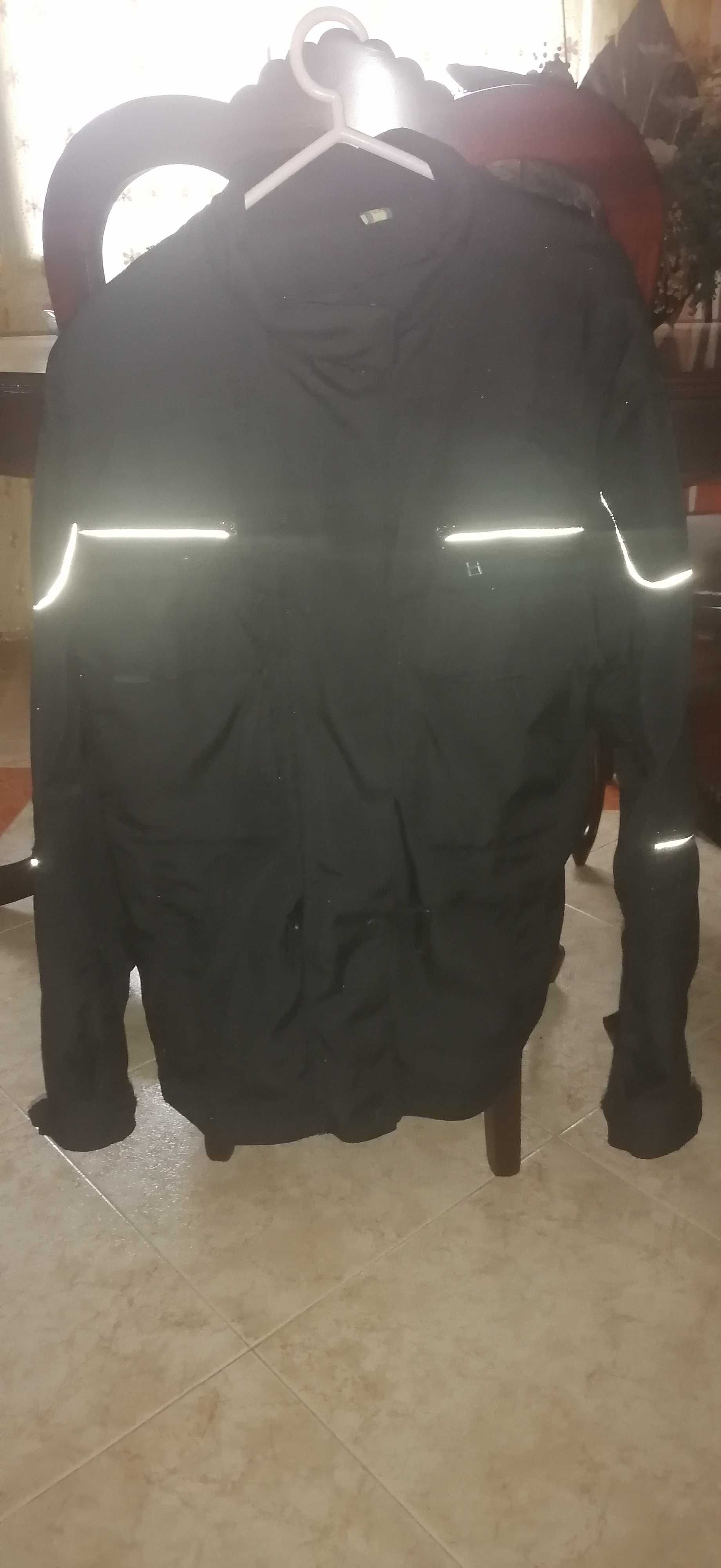 Vende se casaco de moto e capacete