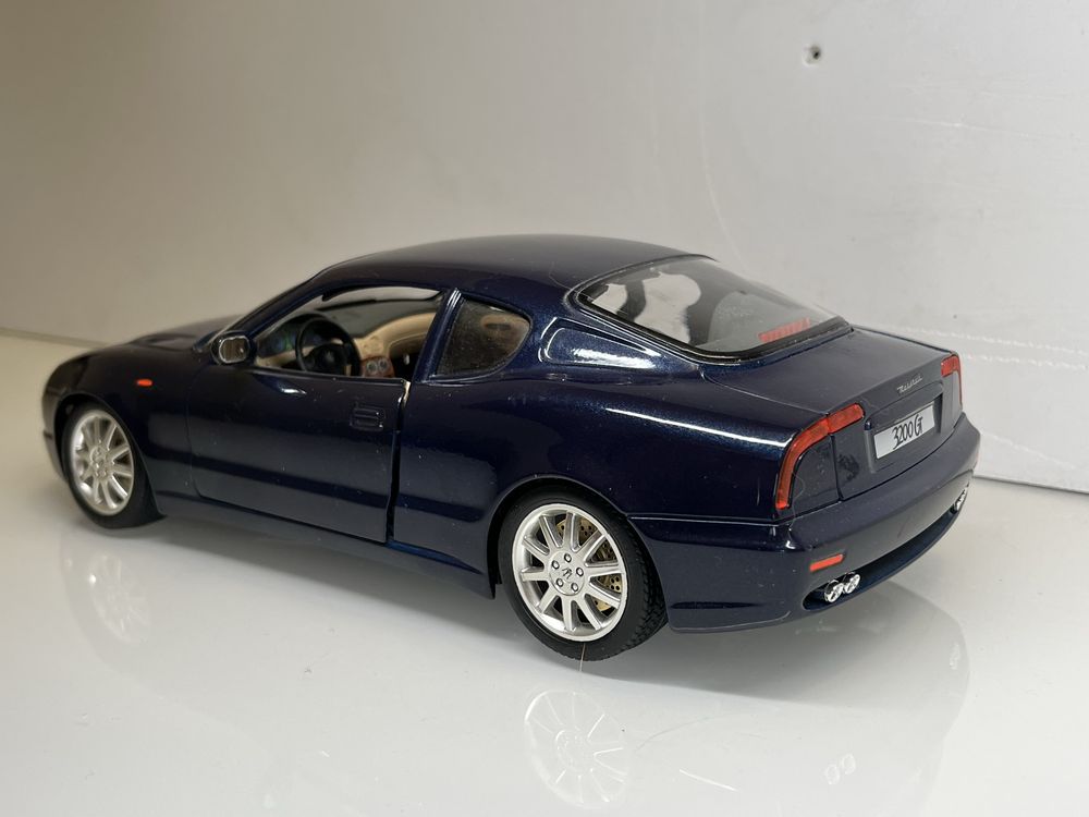 Maserati 3200 GT 1:18 Burago