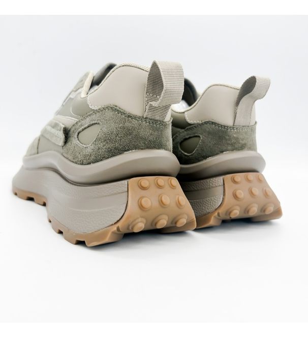 Кросівки жіночі .