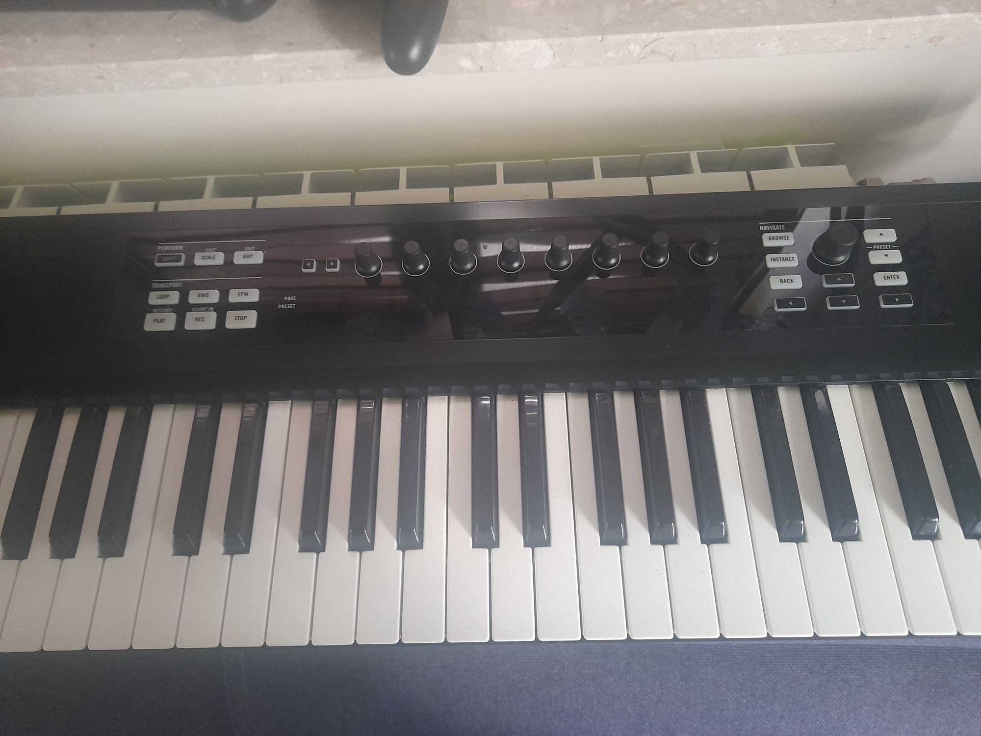 Kontroler midi komplete kontrol s61