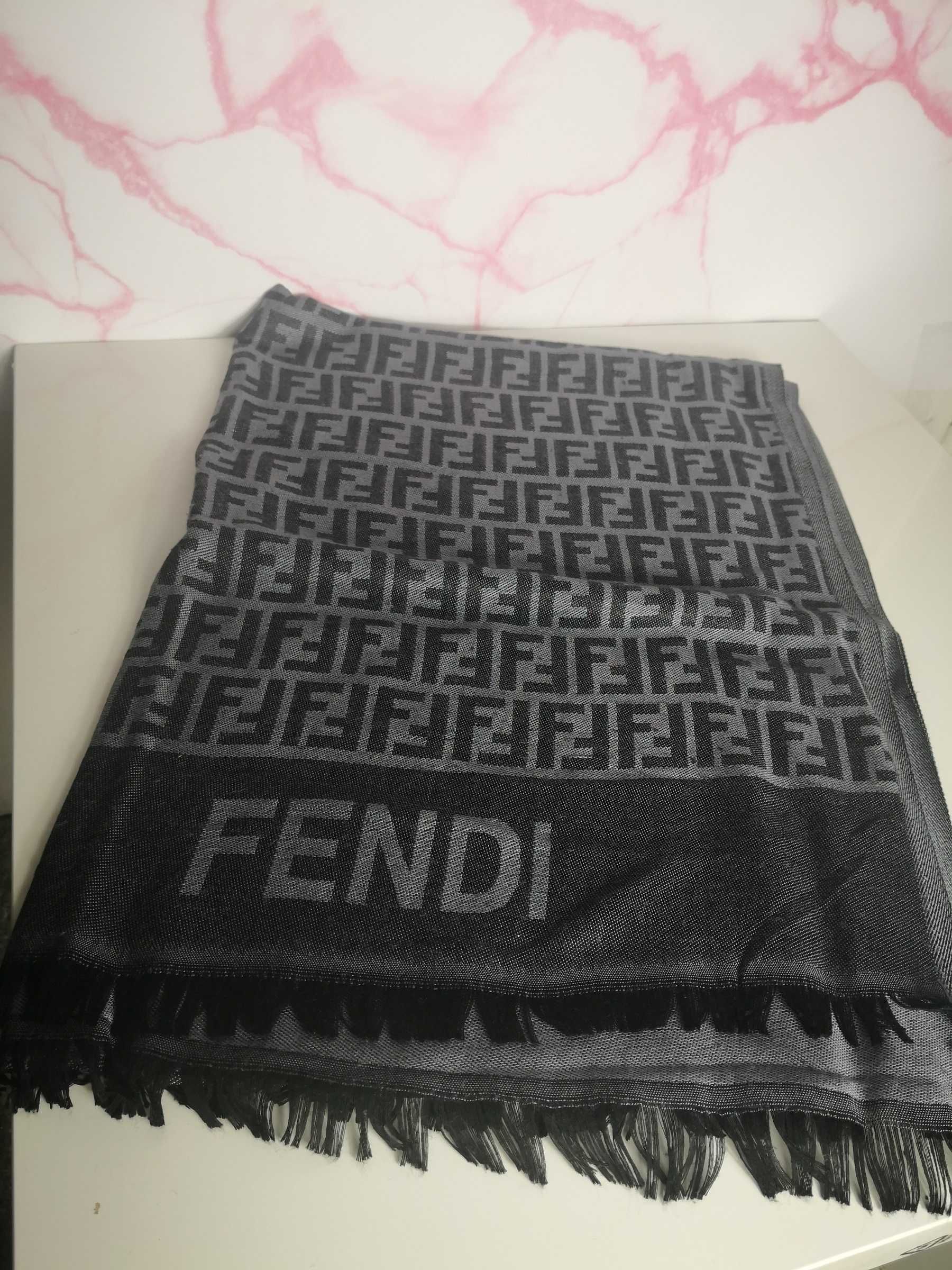 Szalik dwustronny Louis Vuitton Paris Burberry London Fendi Gucci