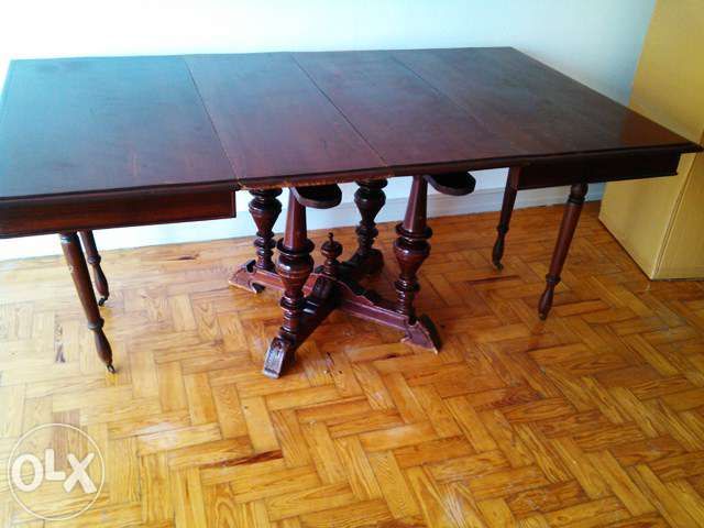 Mesa extensível com 6 cadeiras