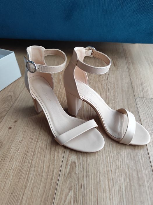 Buty na słupku roz. 38