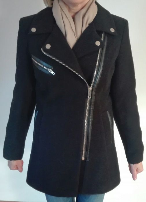 Czarny płaszcz r. 36/S