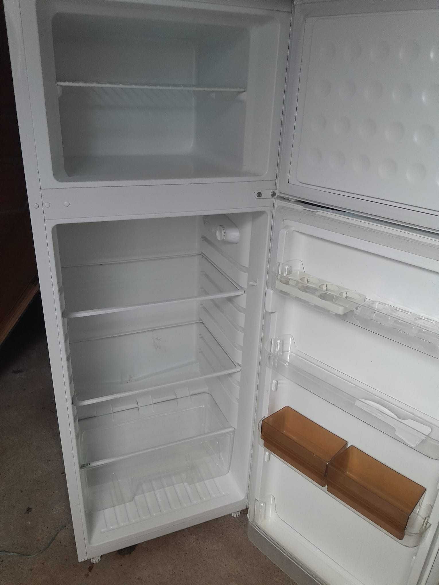 Frigorífico HÆGER com congelador | 2 portas, ótimo estado – só 120€!