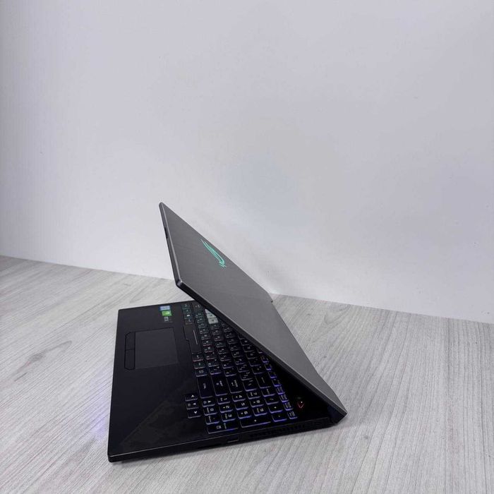 ASUS ROG Strix SCAR II 144Hz i7 8750H 16Gb SSD 120GB HDD 1TB RTX 2070