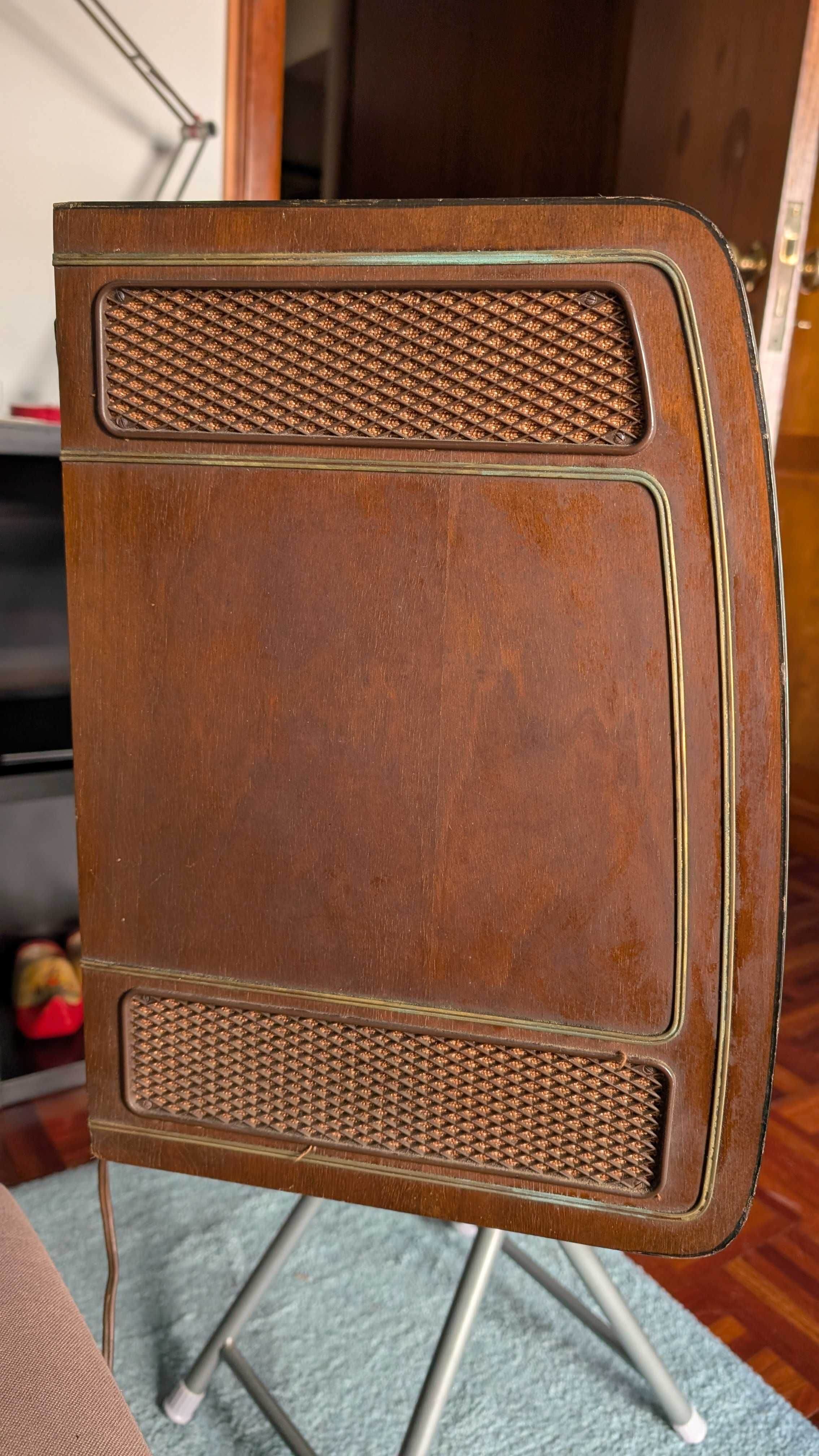 Radio antigo Loewe Opta 782W