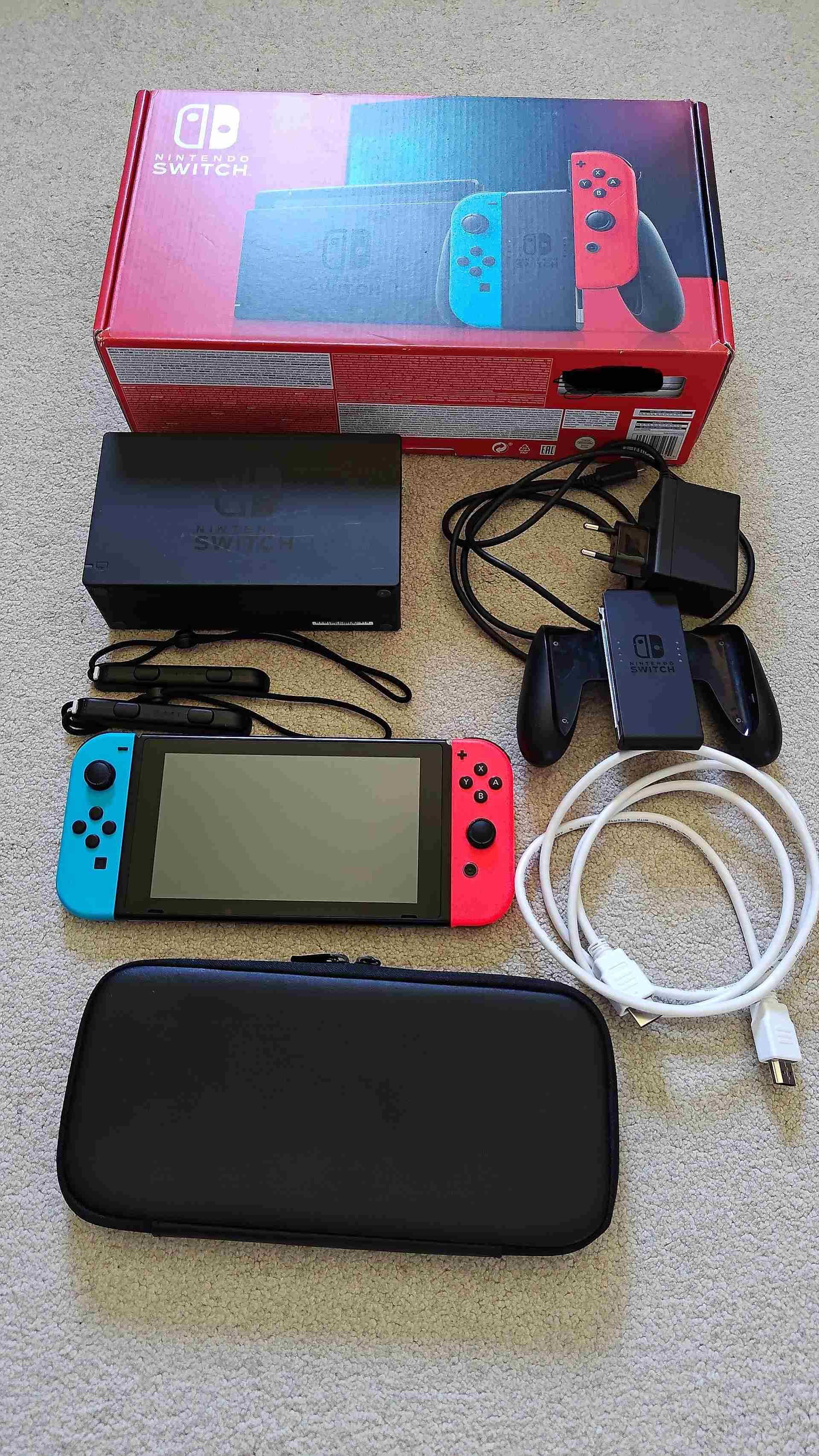 Nintendo Switch v2 + karta SD + etui