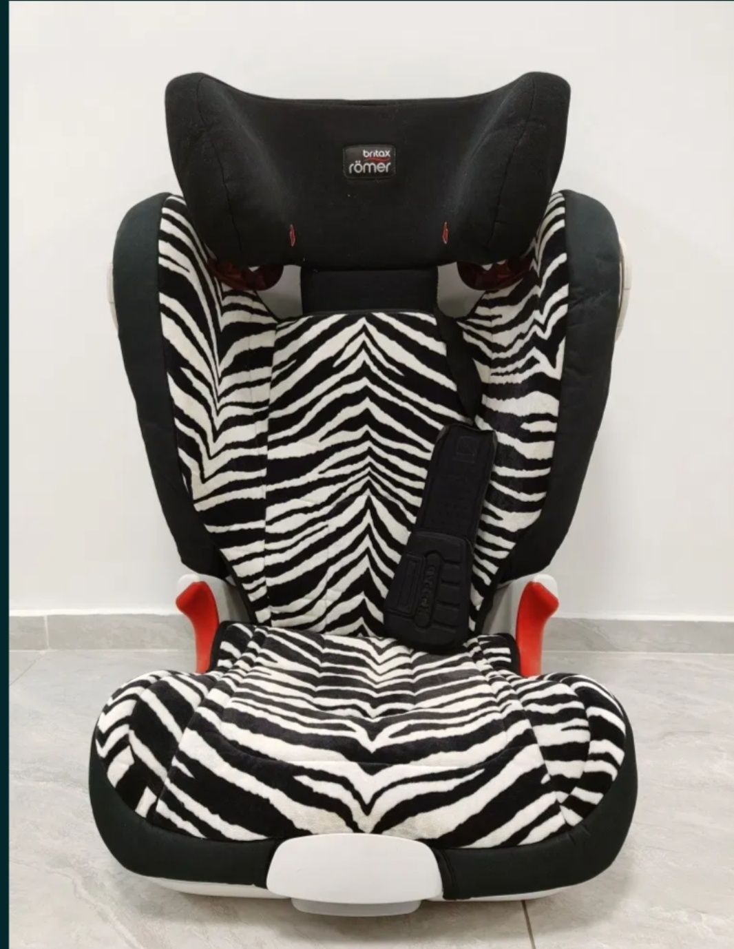 Автокресло Britax Roemer Kidfix SL Sict smart zebra highline