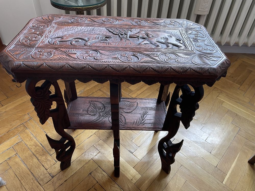 Rzeźbiony, orientalny - indyjski - stolik